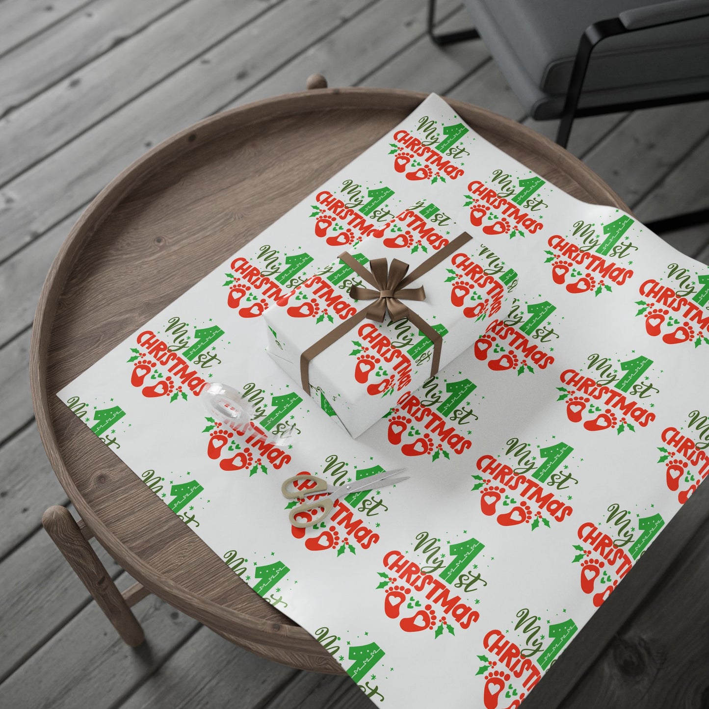 Holiday Mistletoe Wrapping Paper Roll – Cute Red & Green Holiday Pattern